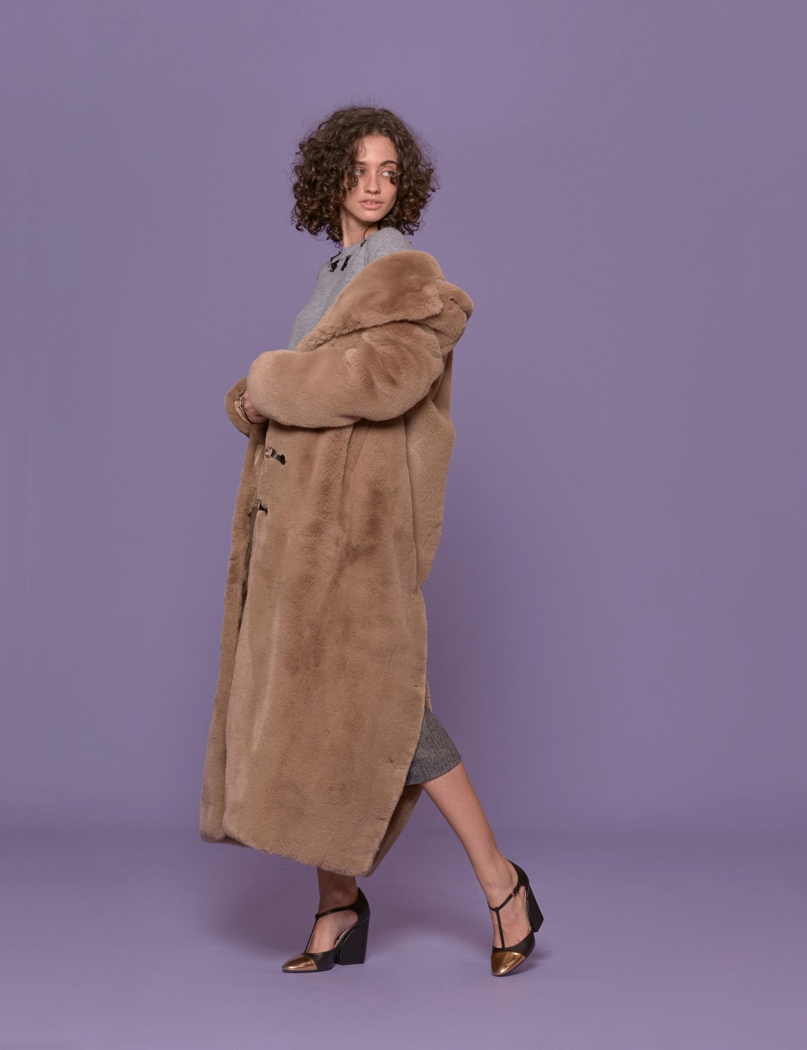 cappotto ecofur fluffy marrone - Frida SRL