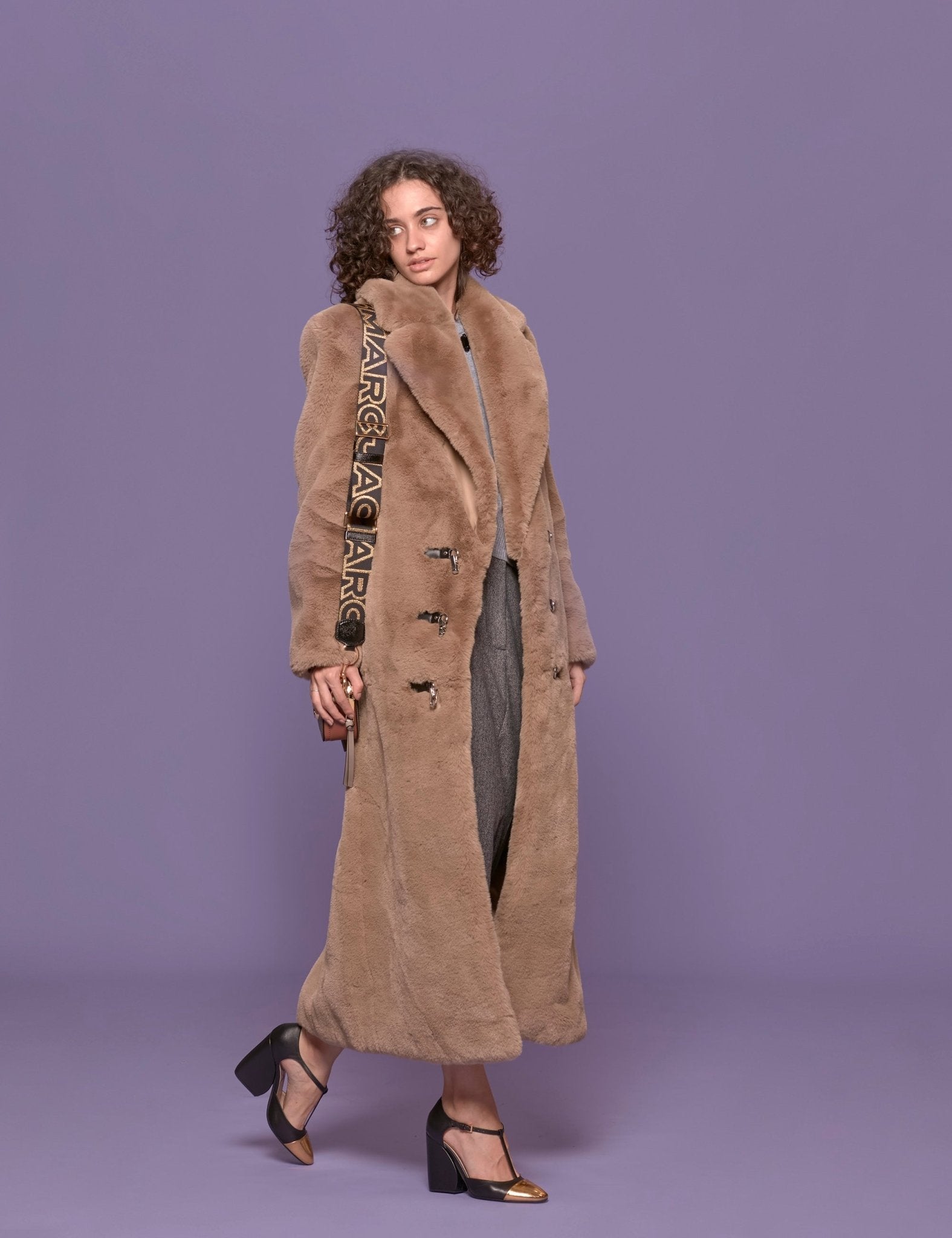 cappotto ecofur fluffy marrone - Frida SRL